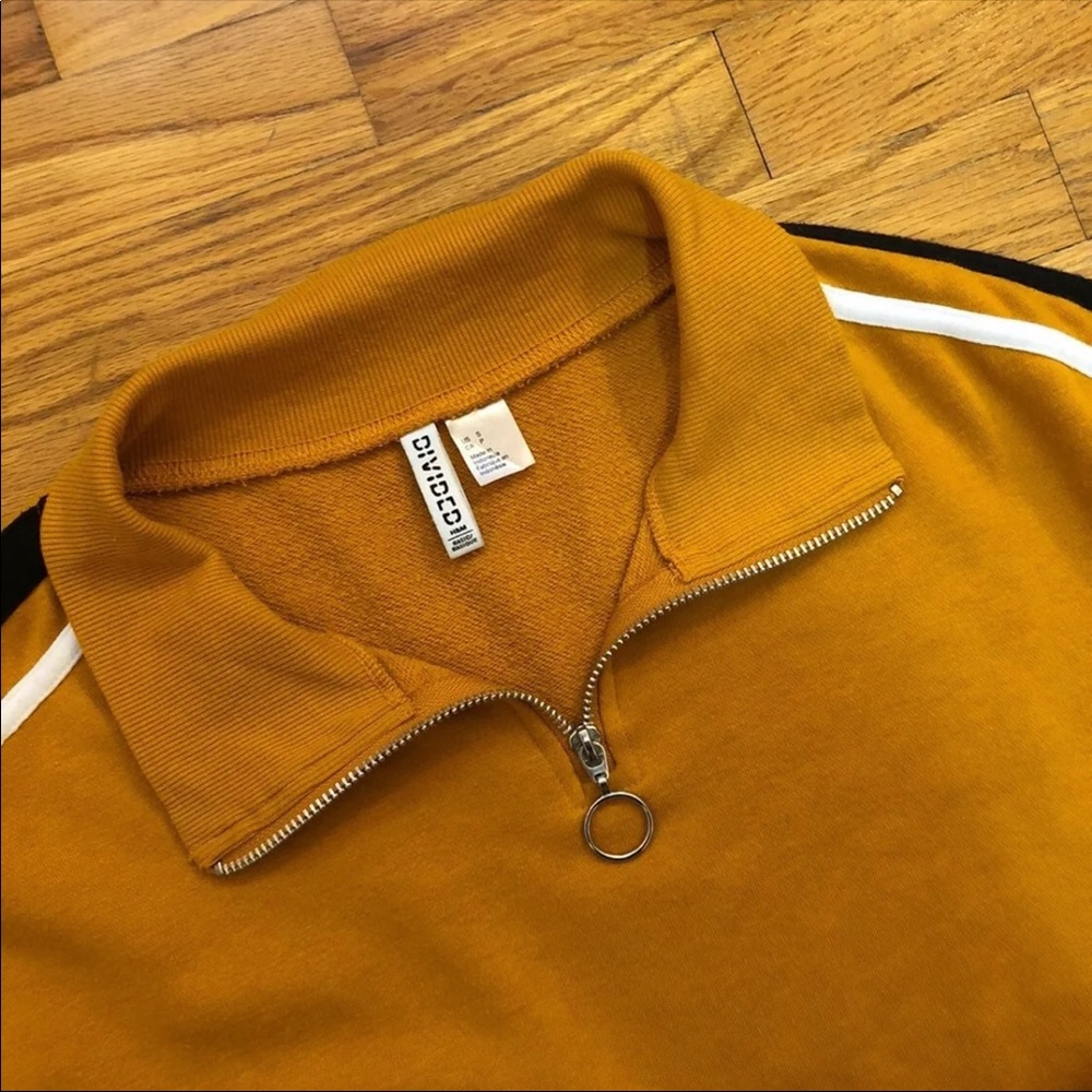 H&M Cropped Quarter Zip Top - Picture 2 of 5